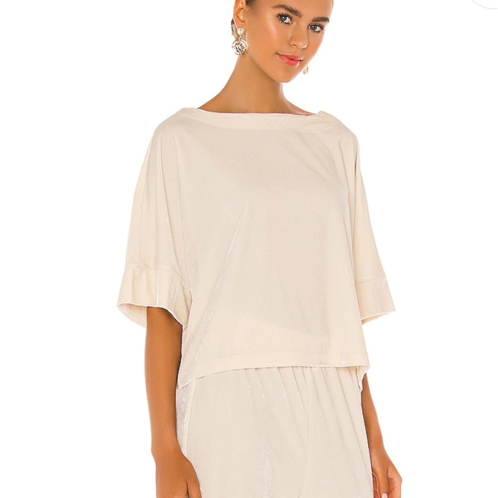 Cupcakes and Cashmere Mikaela Velvet Top in Birch White